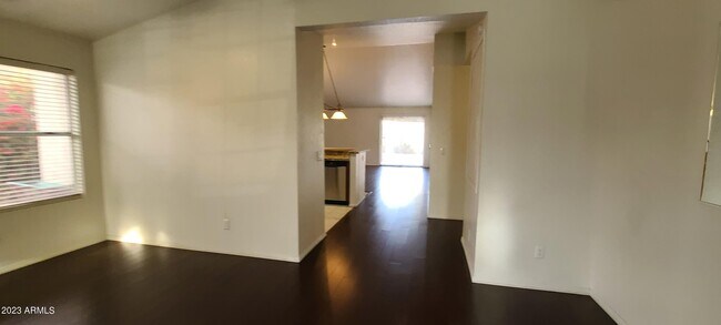 Building Photo - 675 S Vine St