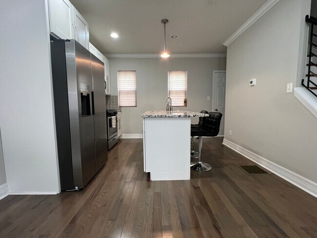 Foto del edificio - Stunning 3-Bedroom Townhome in Francisville! Available NOW!