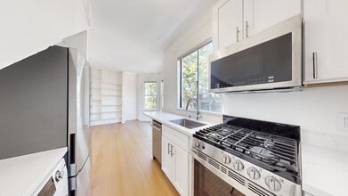 Building Photo - 509 Greenwich St