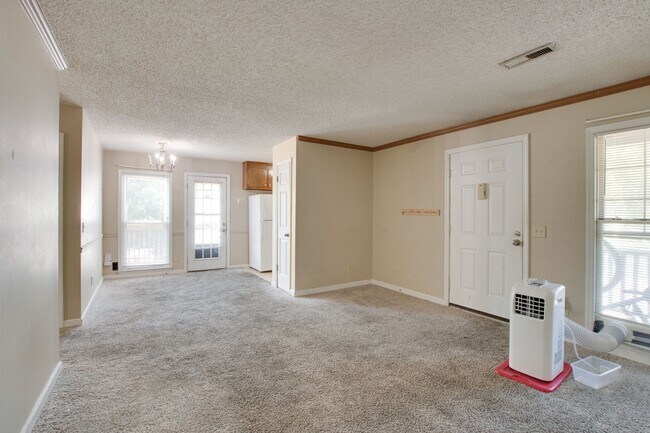 Foto del edificio - 6201 Friar Tuck Dr NW