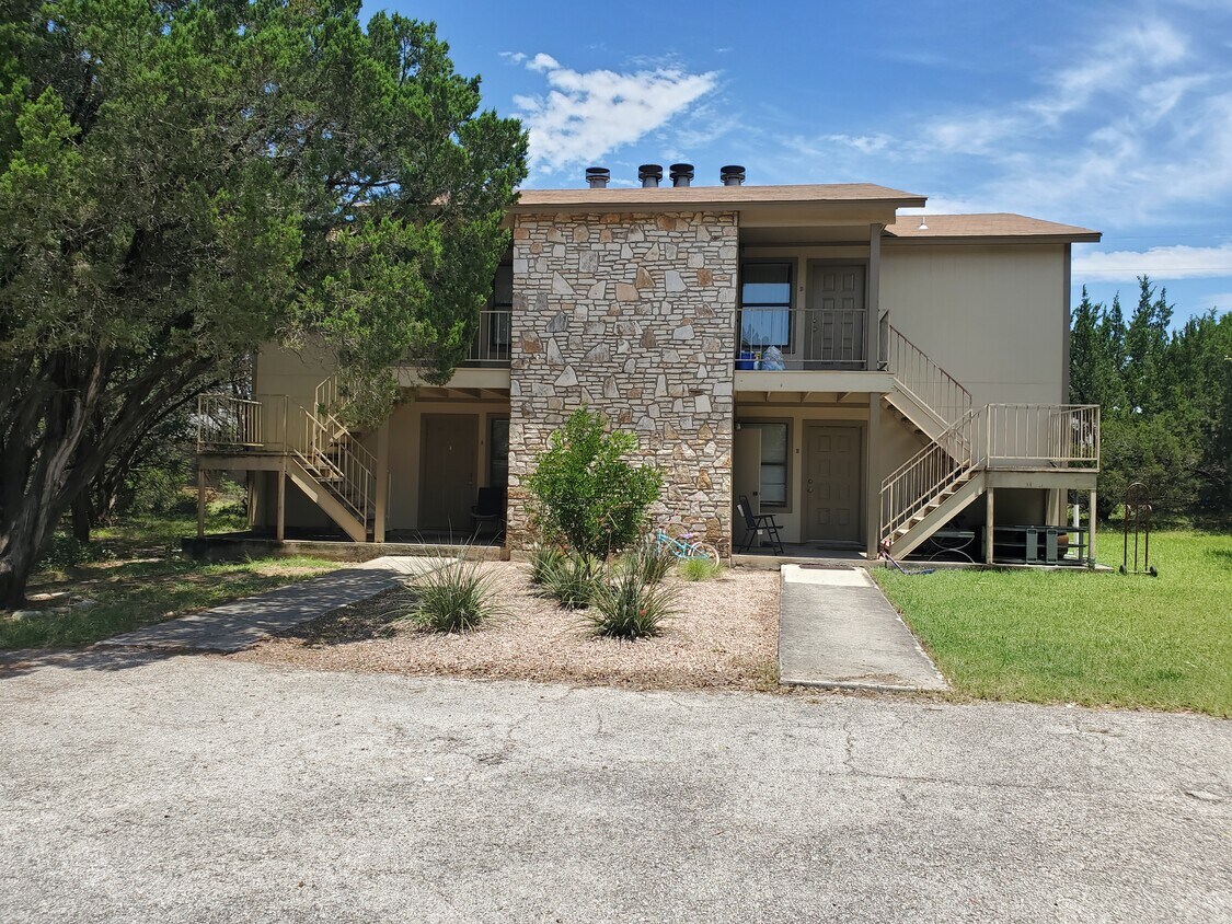 20700 Bonanza St Unit C, Lago Vista, TX 78645 Apartments in Lago