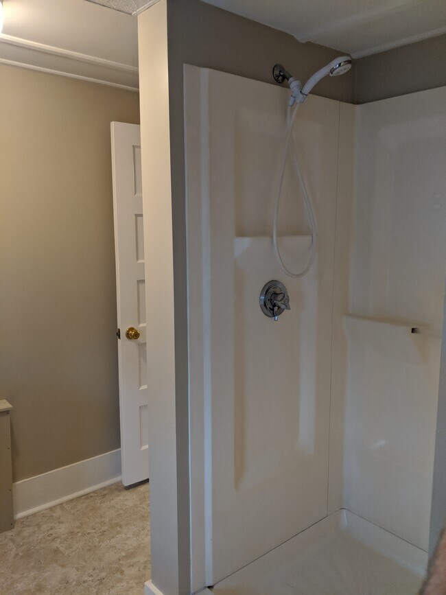 Baño - 25 Bunker Hill St