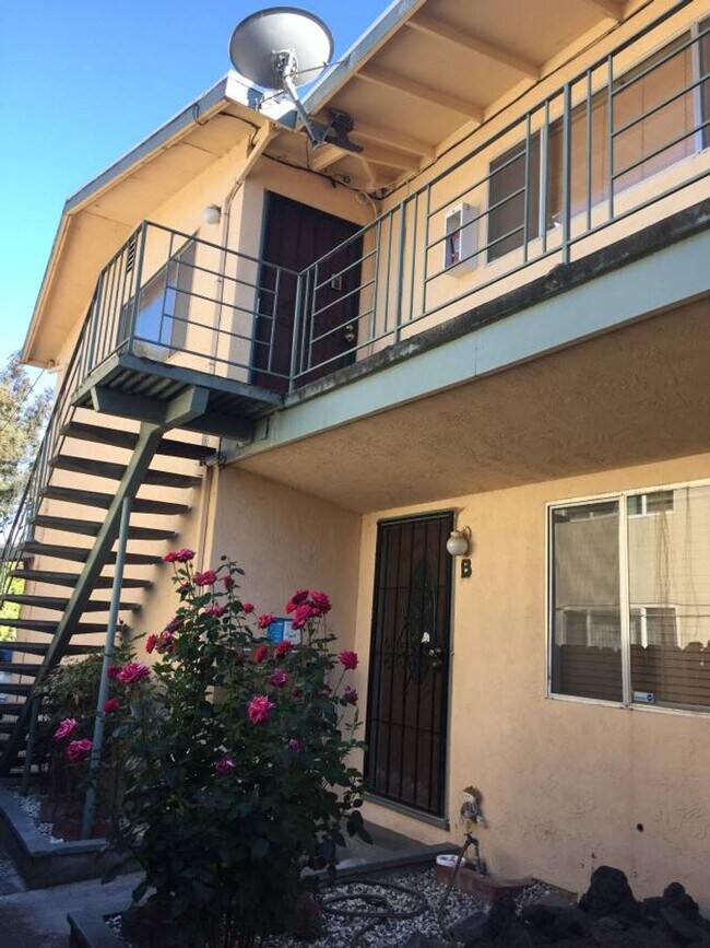 Building Photo - Charming Apartment in San Leandro