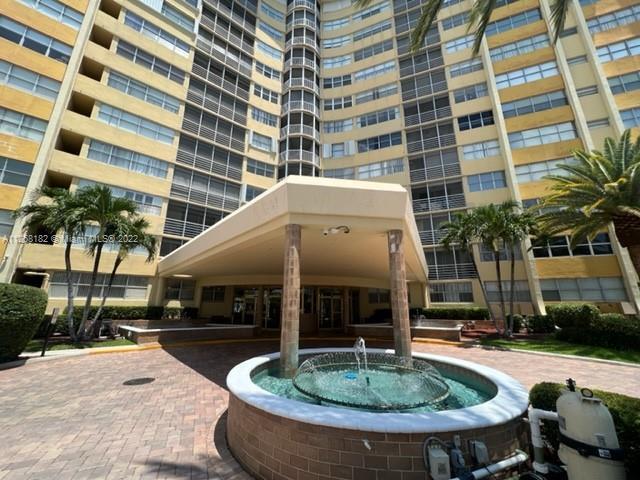 Building Photo - 100 Golden Isles Dr