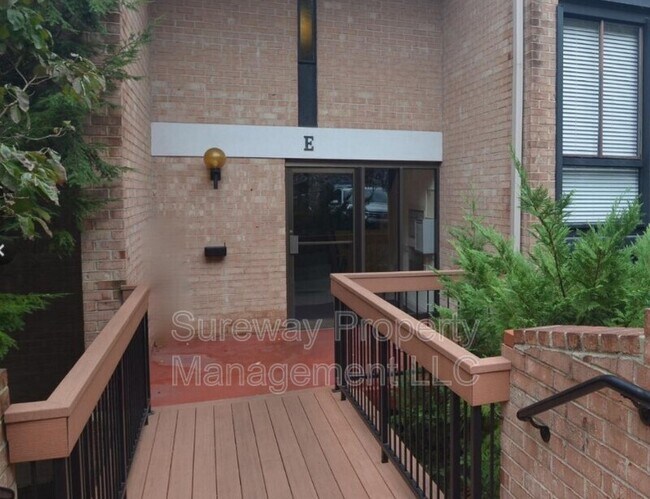 Foto del edificio - 520 N Lemon St