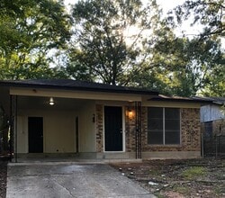 Building Photo - 2111 Freewater St