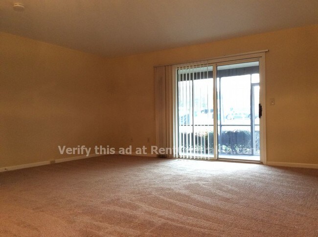 Building Photo - 910 Allenview Dr