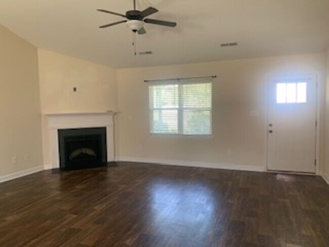 Building Photo - 200 Leeward Landing