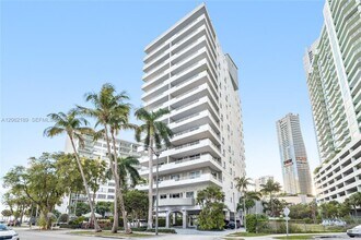 Building Photo - 1402 Brickell Bay Dr