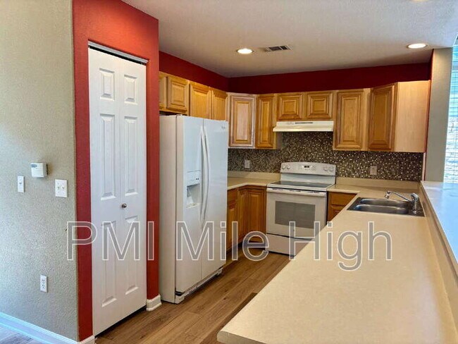 Foto del edificio - 8751 Pearl St