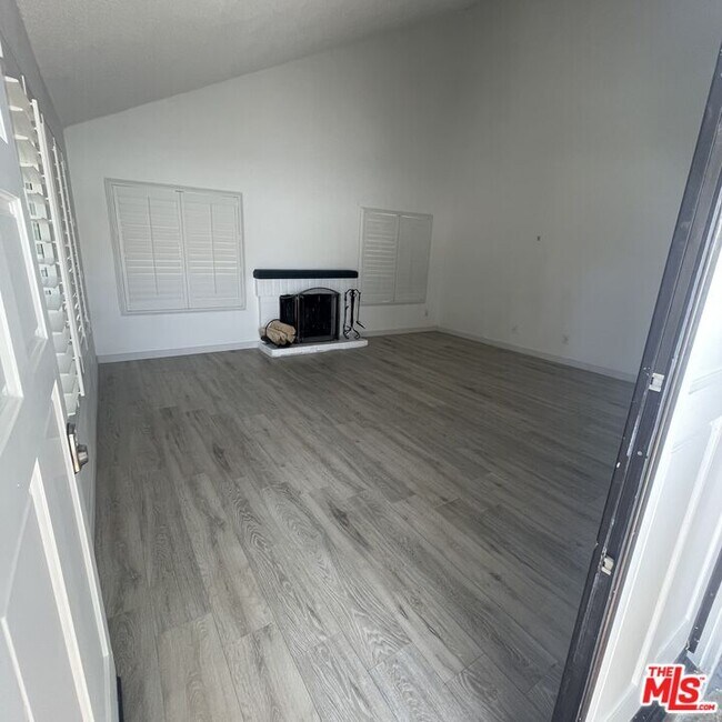 Foto del edificio - 3021 Limewood Ln