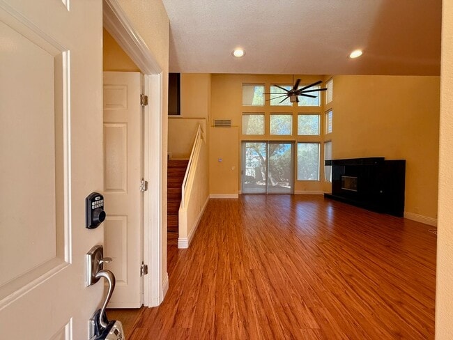 Foto del edificio - Gorgeous Spanish Trails 3BR House for lease!