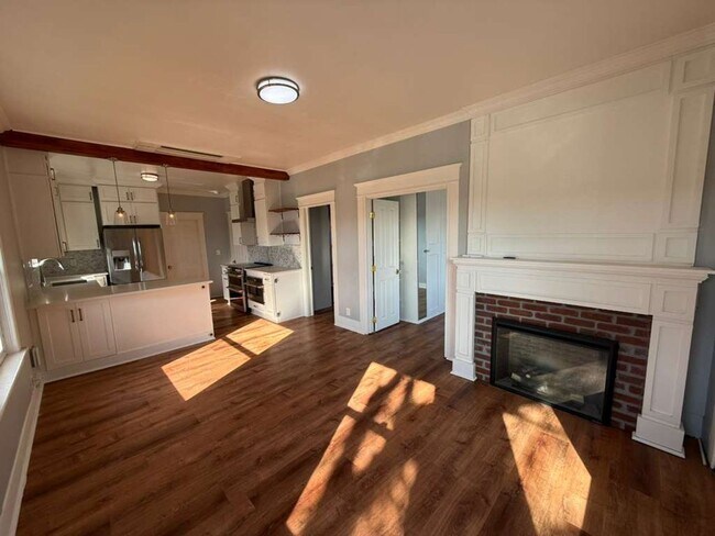 Building Photo - Two Bed 1 Bath House with Fenced Backyard!