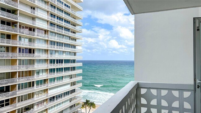Foto del edificio - 4010 Galt Ocean Dr