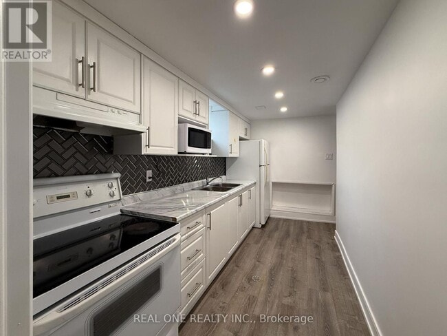 Building Photo - 3421 Ellengale Dr