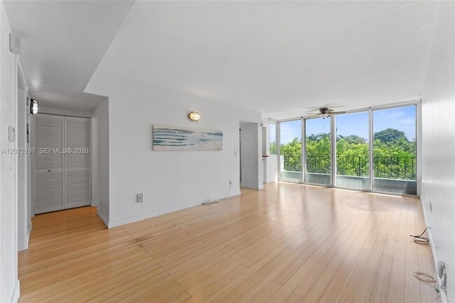Building Photo - 2539 S Bayshore Dr
