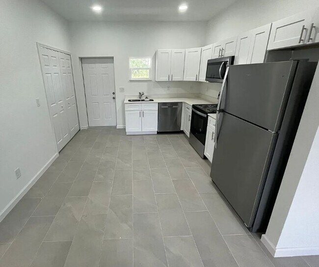 Foto del edificio - 2-bed/ 1-bath single home in the quiet and peaceful Alva!