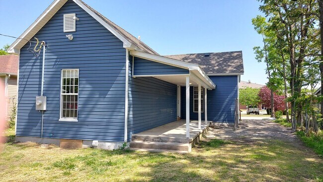 Building Photo - COMING SOON!!! GORGEOUS 3br home!