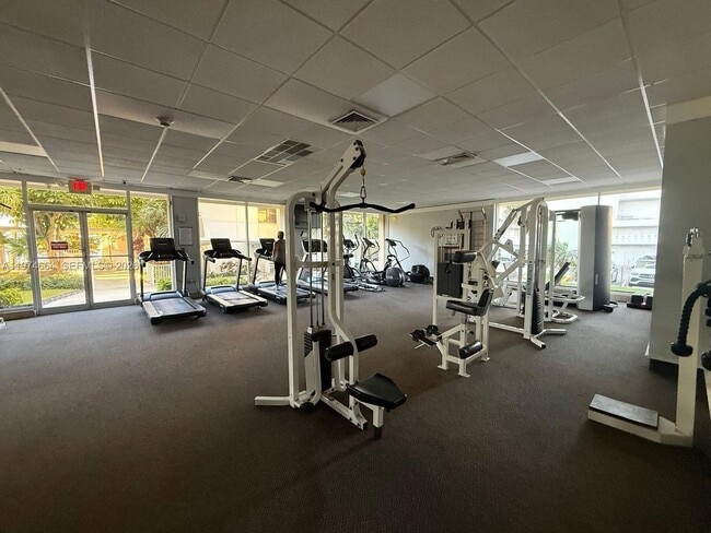 Building Photo - 300 Bayview Dr