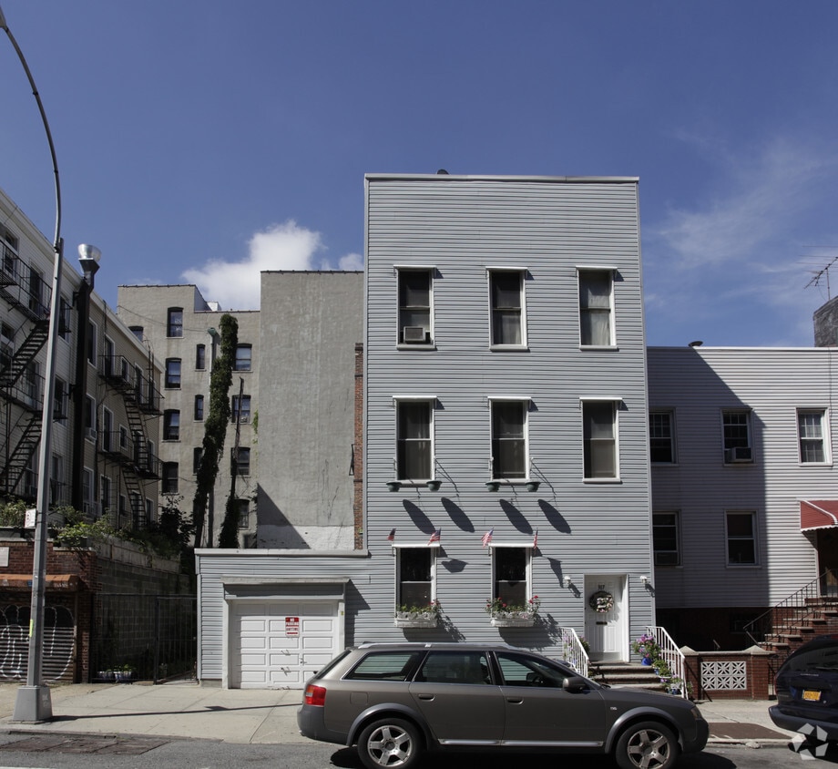 Building Photo - 317 Manhattan Ave