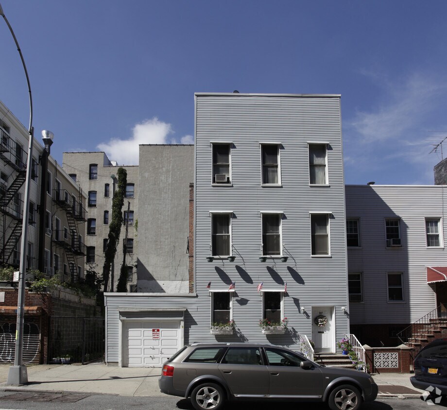 Foto del edificio - 317 Manhattan Ave