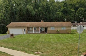 Building Photo - 741 Country Club Dr