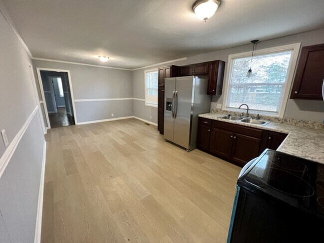 Building Photo - Freshly Renovated 3 Bed, 1.5 Bath in Murfr...