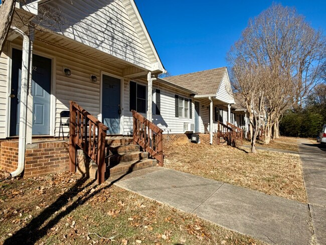 Foto del edificio - 1442 Riverview Rd