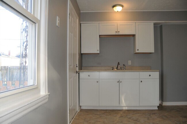 Foto del edificio - 924 S Harris Ave