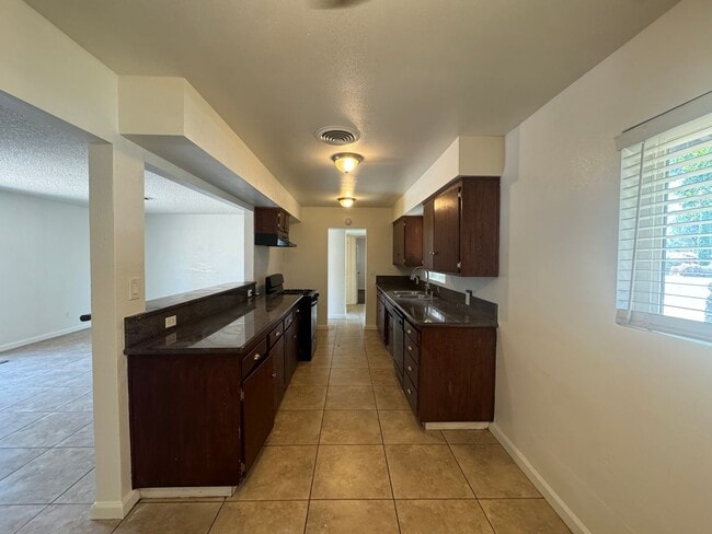 Building Photo - Beautiful Northeast home!