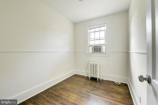Foto del edificio - 3721 Windom Pl NW