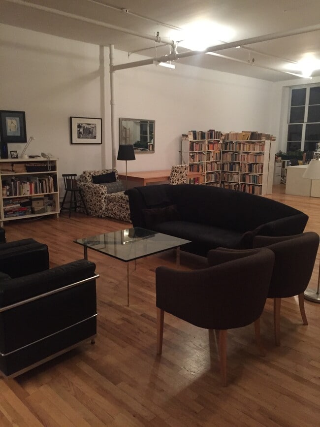 Building Photo - 471 Broadway