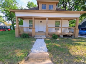 Building Photo - 1322 E Central St