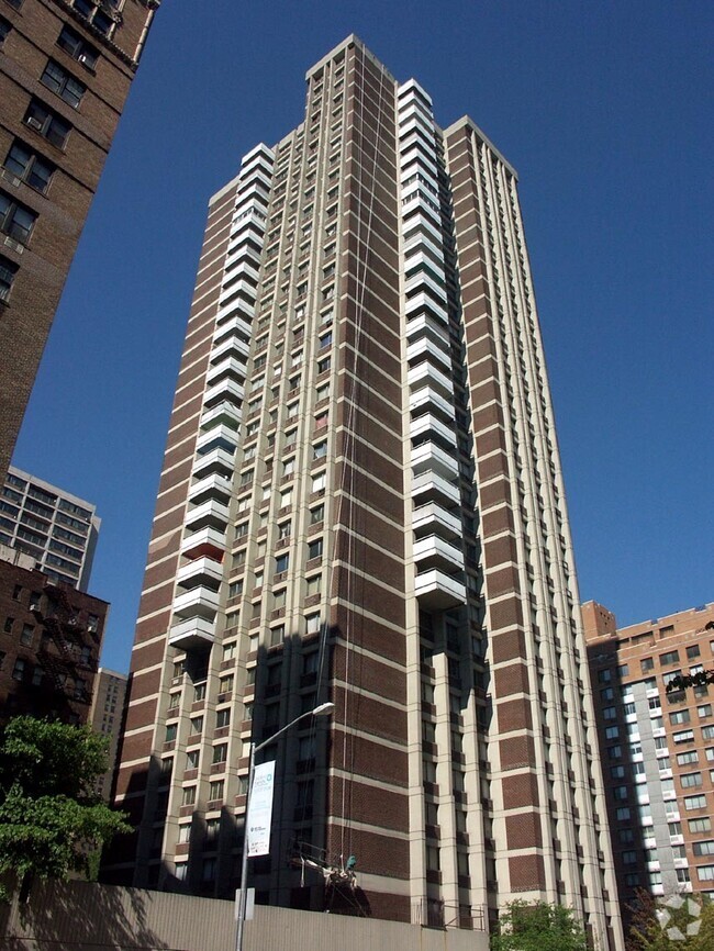 Building Photo - Columbus House