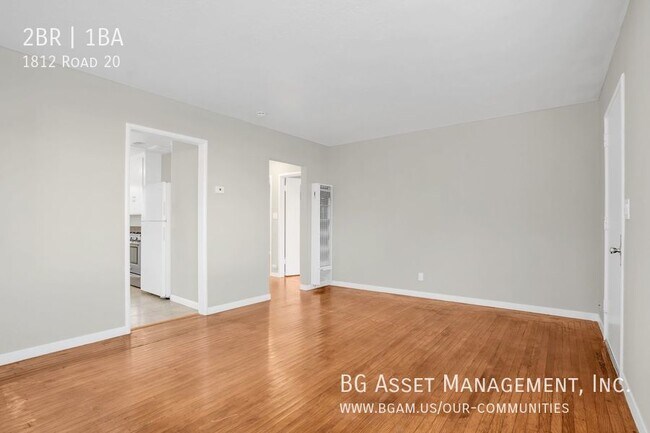 Foto del edificio - Spacious Duplex Unit with Garage Parking