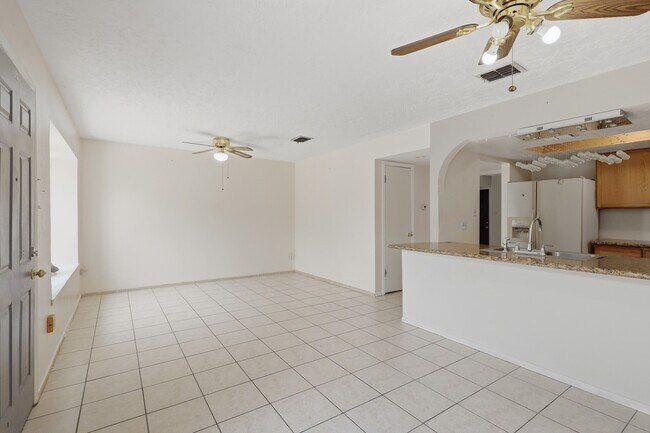 Building Photo - 12449 Sharpview Dr