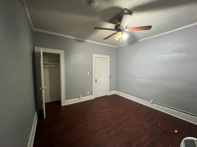 Building Photo - 1110 S Wood Ave