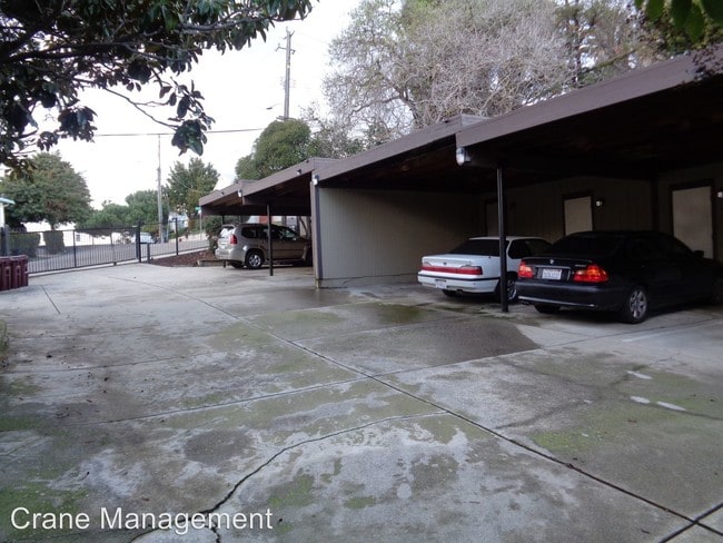 Building Photo - 3600 Green Acre Rd