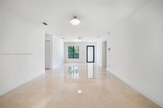 Building Photo - 6115 SW 48th St