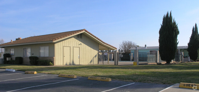 Building Photo - Three Palms