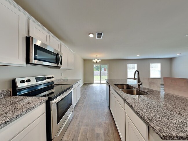 Building Photo - Apply today!!  Northeast Columbia!!