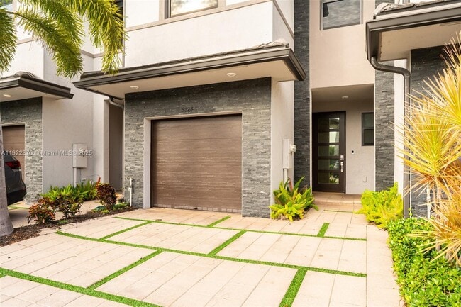 Foto del edificio - 15824 NW 91st Ct