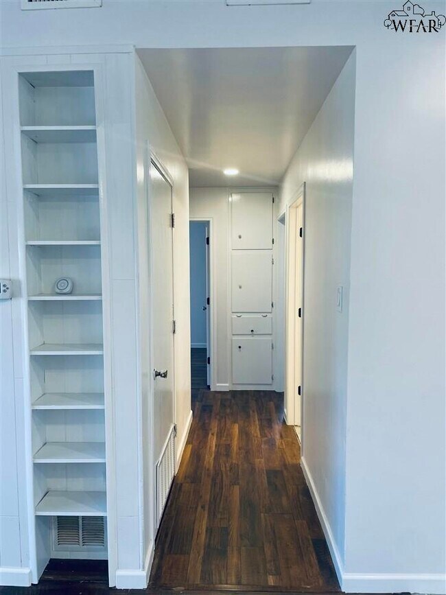 Foto del edificio - 4806 Bonny Dr