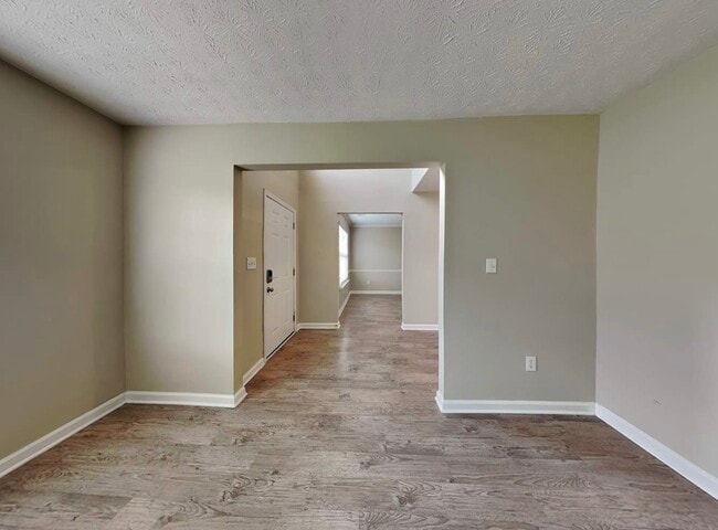 Building Photo - 320 Birchmere Close SW