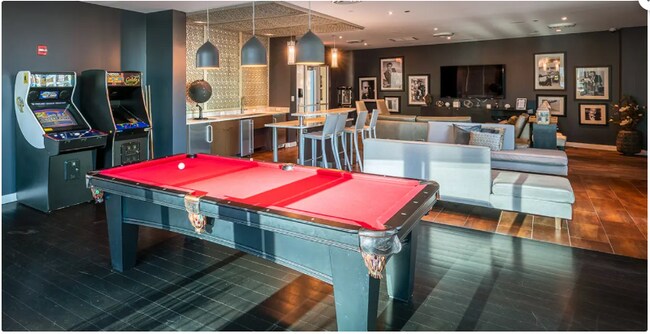 Foto del edificio - 347 E Ohio St