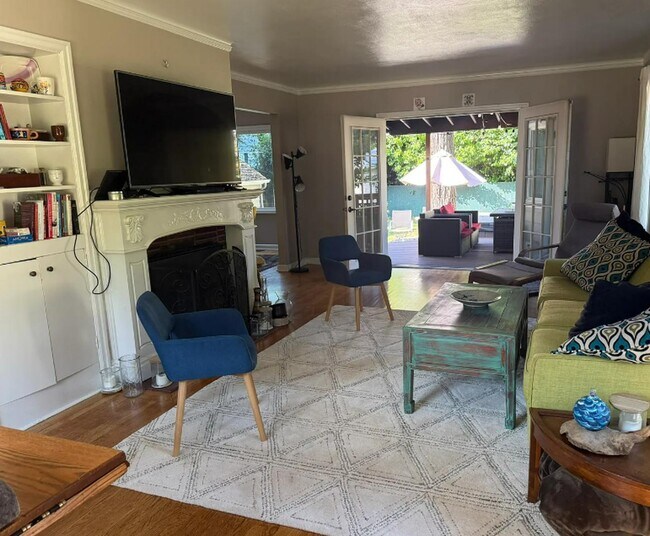 Foto del edificio - Charming NE Portland Apartment in a Great ...