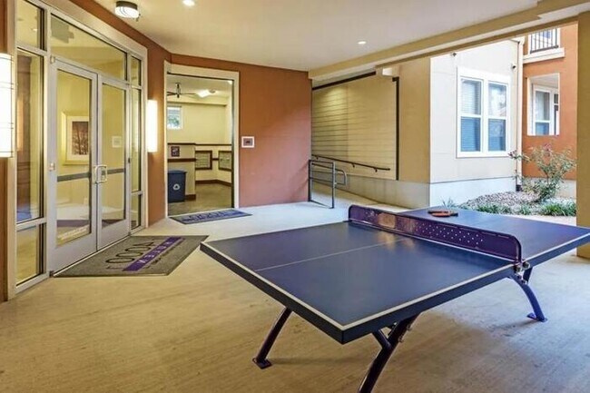 Building Photo - 4000 Hulen Pl