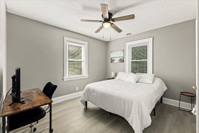 Building Photo - 350 Hill Park Dr