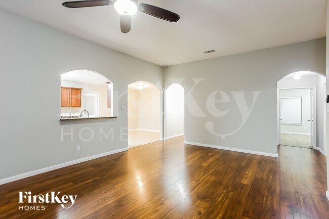 Foto del edificio - 3300 Overstreet Ln