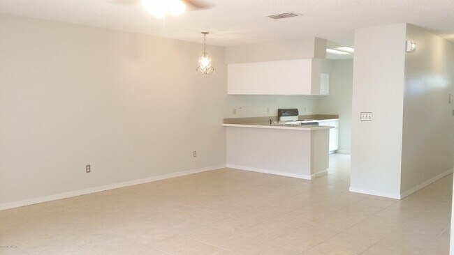 Building Photo - 5626 Bennington Dr